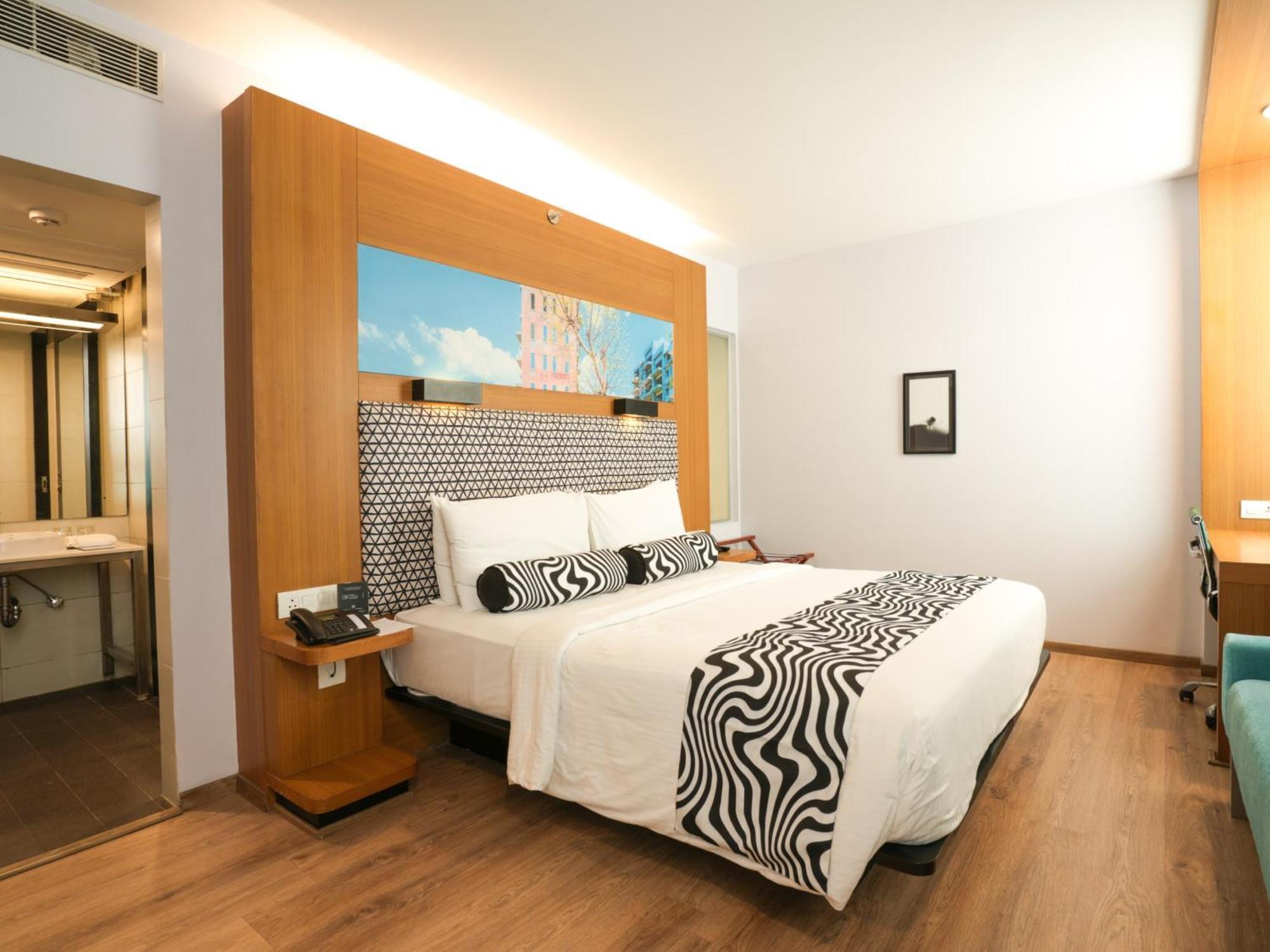 Sunday Hotel Chandigarh Zirakpur Esterno foto